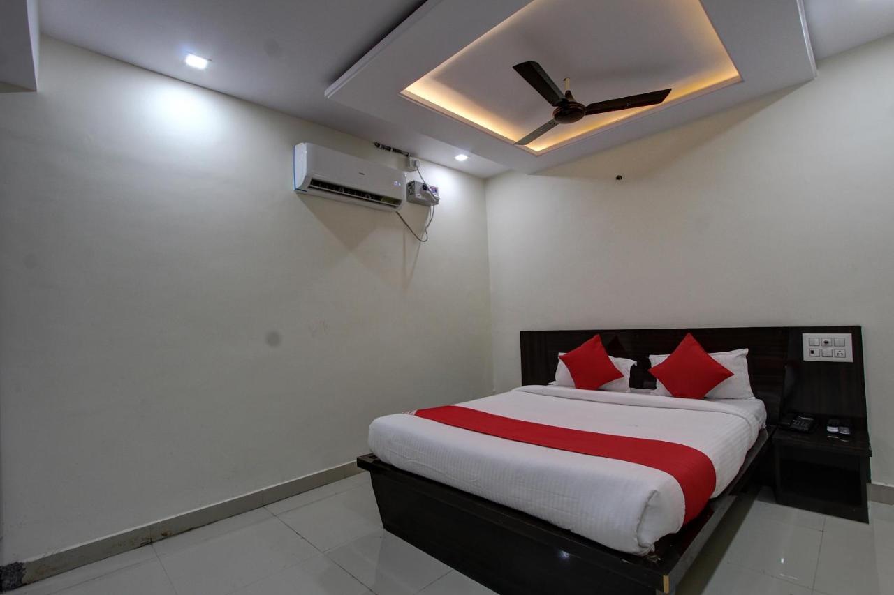 Collection O 38566 Mk Hotel And Lodge Gulbarga Exterior photo