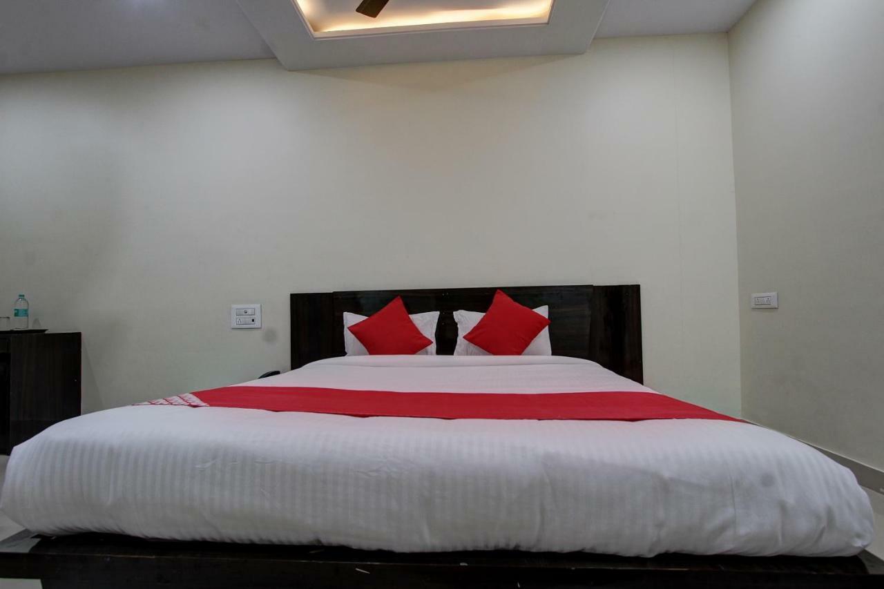 Collection O 38566 Mk Hotel And Lodge Gulbarga Exterior photo